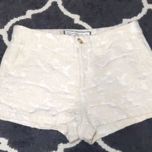 Abercrombie & Fitch Ivory Dressy Shorts size 6/28